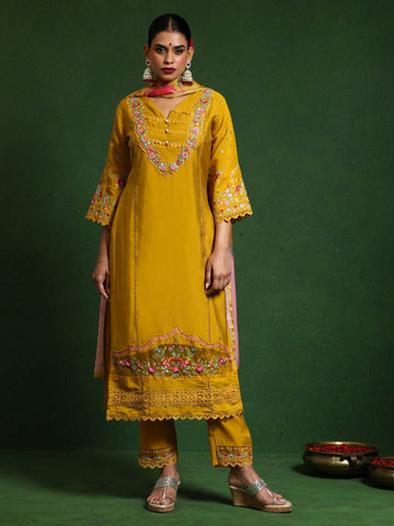 Varanga Women Floral Heavy Thread Embroidered Schffili Hem Kurta With Trouser & Dupatta